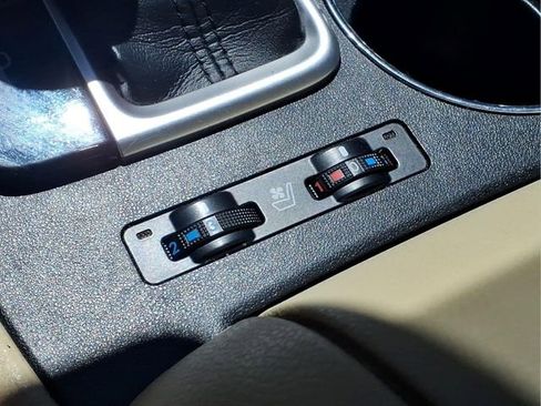 Used 2019 Toyota Highlander Limited AWD/4WD image 9