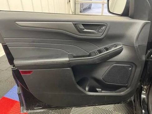 Used 2023 Ford Escape Active w/ Tech Pack #1 AWD/4WD image 10