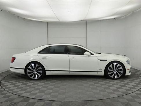 New 2026 Bentley Flying Spur Azure image 4