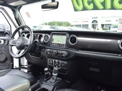Used 2019 Jeep Wrangler Unlimited Sahara image 32