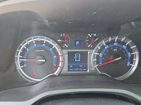 Used 2018 Toyota 4Runner SR5 AWD/4WD image 19