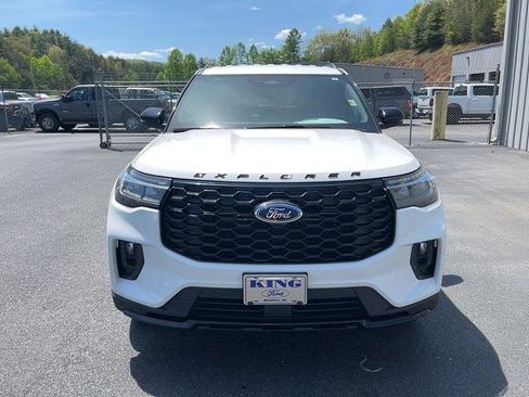 Certified 2025 Ford Explorer ST-Line AWD/4WD image 2