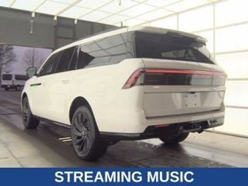 Used 2025 Lincoln Navigator L Reserve w/ Jet Appearance Package image 10