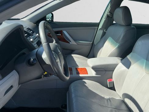 Used 2010 Toyota Camry XLE FWD image 9