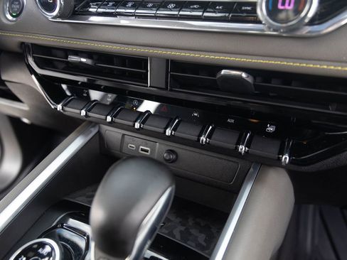 Used 2023 Chevrolet Colorado ZR2 w/ ZR2 Convenience Package III image 29