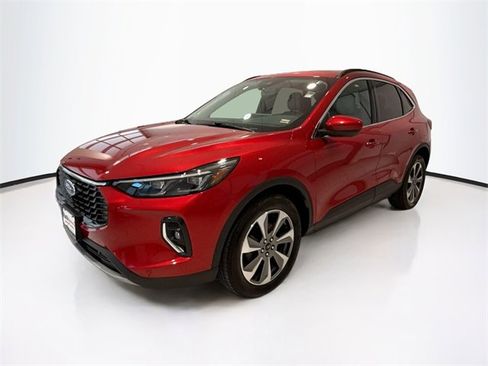 Used 2023 Ford Escape Platinum image 3