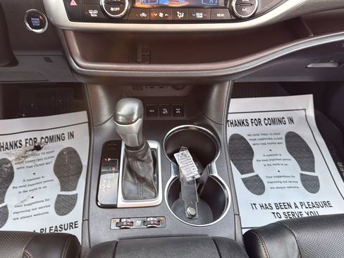 Used 2019 Toyota Highlander Limited image 18