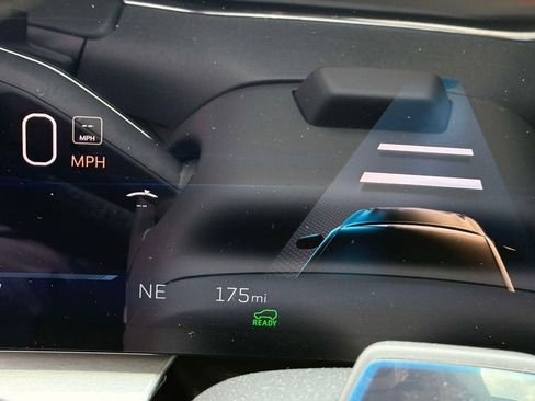 New 2024 Cadillac Lyriq Luxury AWD/4WD image 4