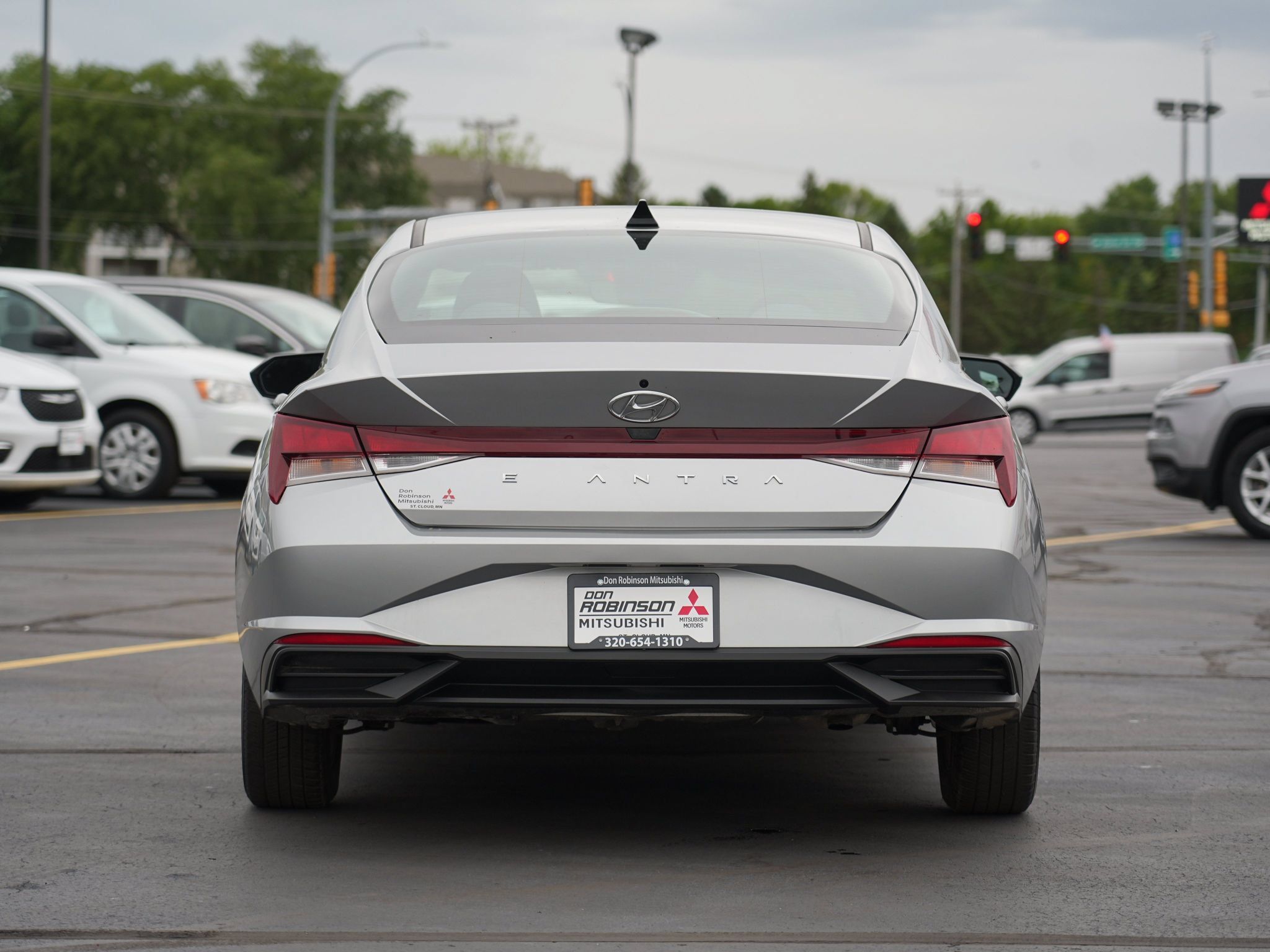 Used 2021 Hyundai Elantra SE FWD image 4
