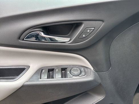 Used 2018 Chevrolet Equinox LT w/ Sun & Infotainment Package AWD/4WD image 17