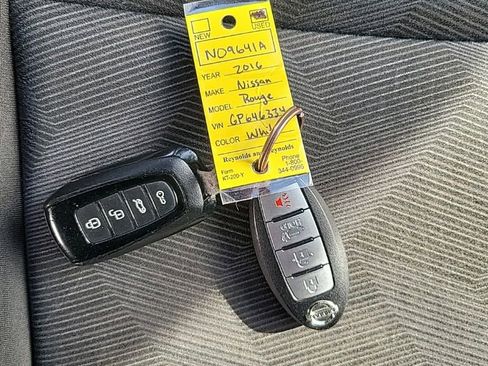Used 2016 Nissan Rogue SV w/ SV Premium Package image 38
