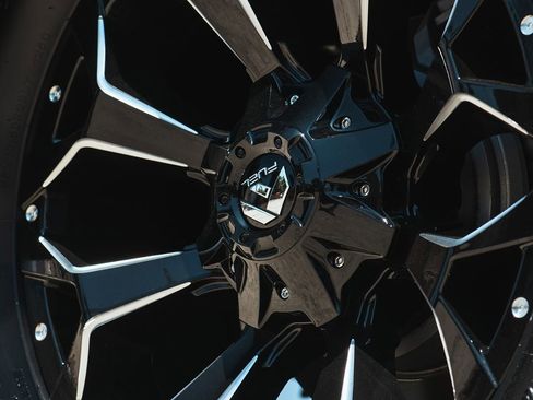 Used 2023 Chevrolet Silverado 2500 LTZ image 9