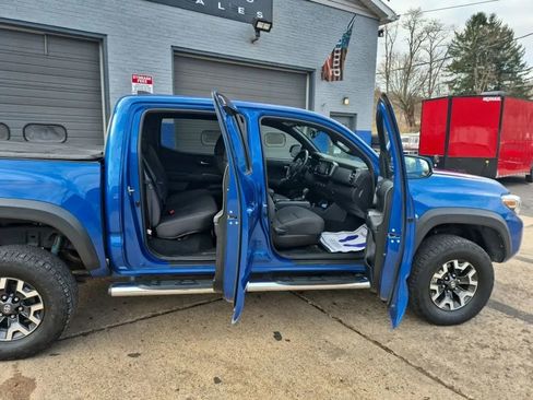 Used 2017 Toyota Tacoma SR image 5