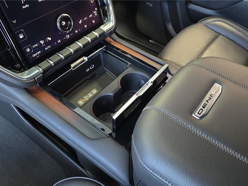 Used 2025 GMC Yukon Denali image 22