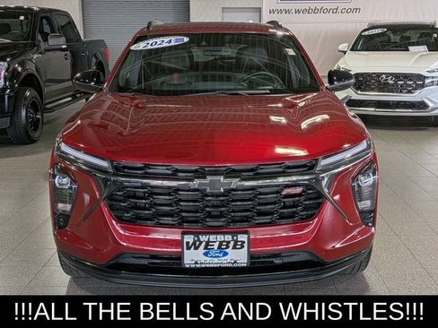 Used 2024 Chevrolet Trax RS w/ Sunroof Package FWD image 3