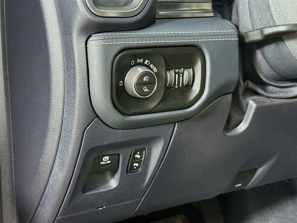 Used 2019 RAM 1500 Limited AWD/4WD image 12