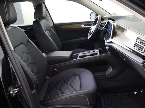 Used 2026 Volkswagen Atlas SE FWD image 17