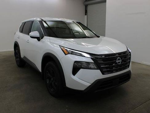Certified 2026 Nissan Rogue SV FWD image 6
