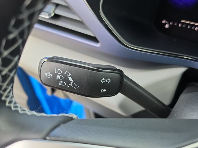 Used 2023 Volkswagen Taos SE FWD image 27
