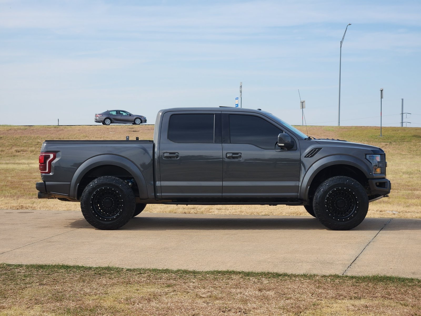 Used 2018 Ford F150 Raptor w/ Equipment Group 802A Luxury AWD/4WD image 7