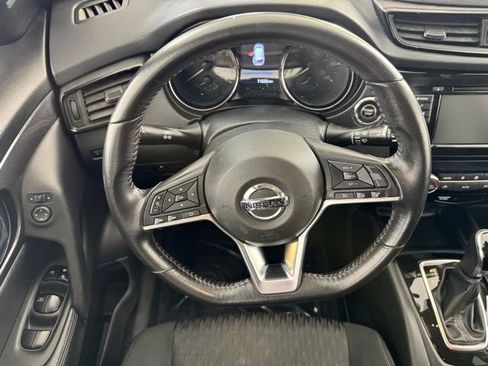 Used 2019 Nissan Rogue SV FWD image 25