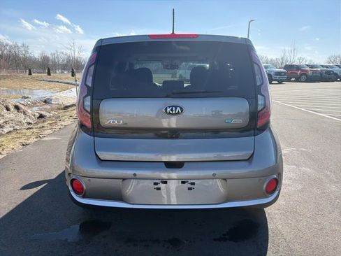 Used 2018 Kia Soul EV + w/ Sun & Fun Package image 9