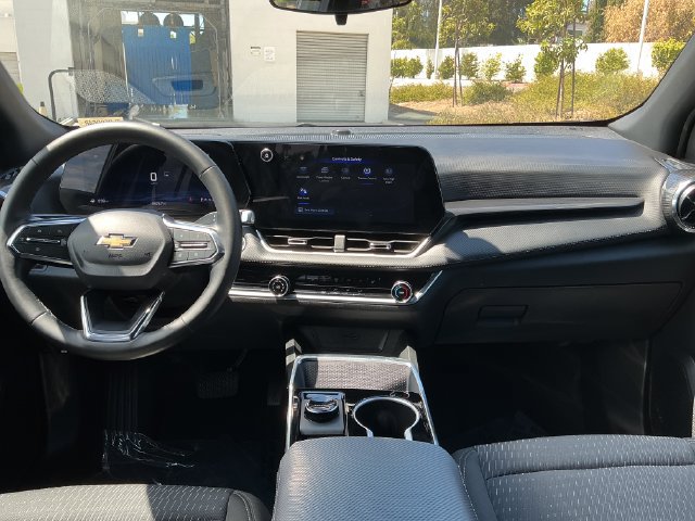 Used 2026 Chevrolet Equinox LT FWD image 12