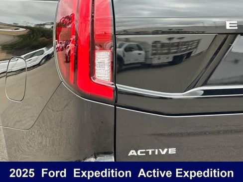 Used 2025 Ford Expedition Active AWD/4WD image 40