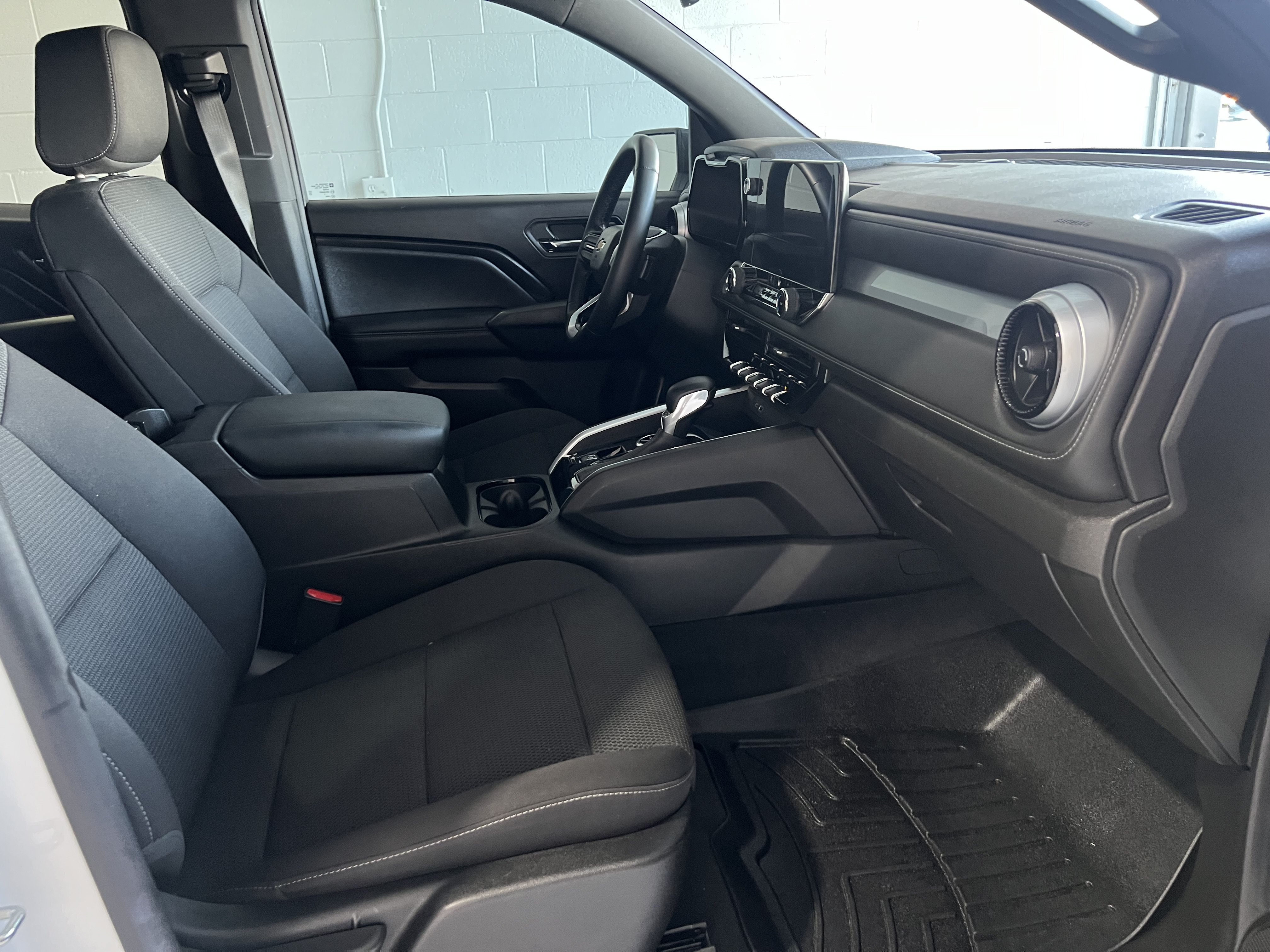 Used 2023 Chevrolet Colorado LT AWD/4WD image 22