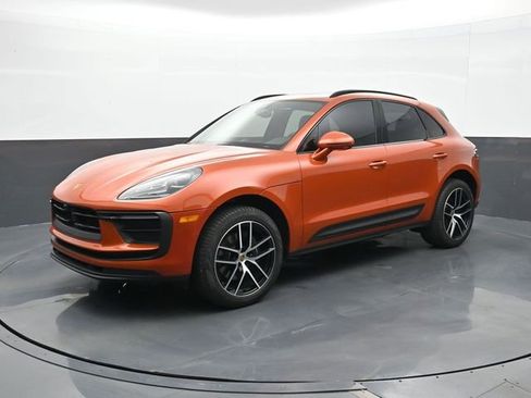 Certified 2025 Porsche Macan AWD/4WD image 1