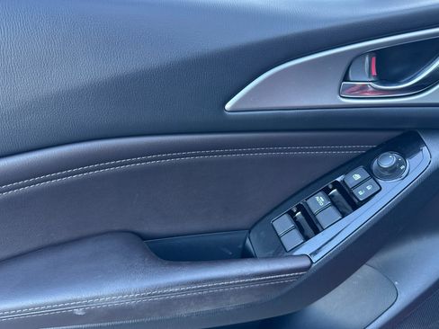 Used 2018 MAZDA MAZDA3 Touring image 11