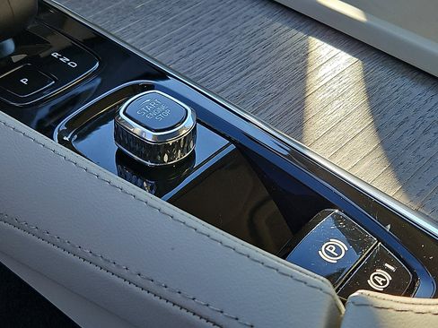 Certified 2023 Volvo XC90 B6 Plus w/ Protection Package Premier image 25