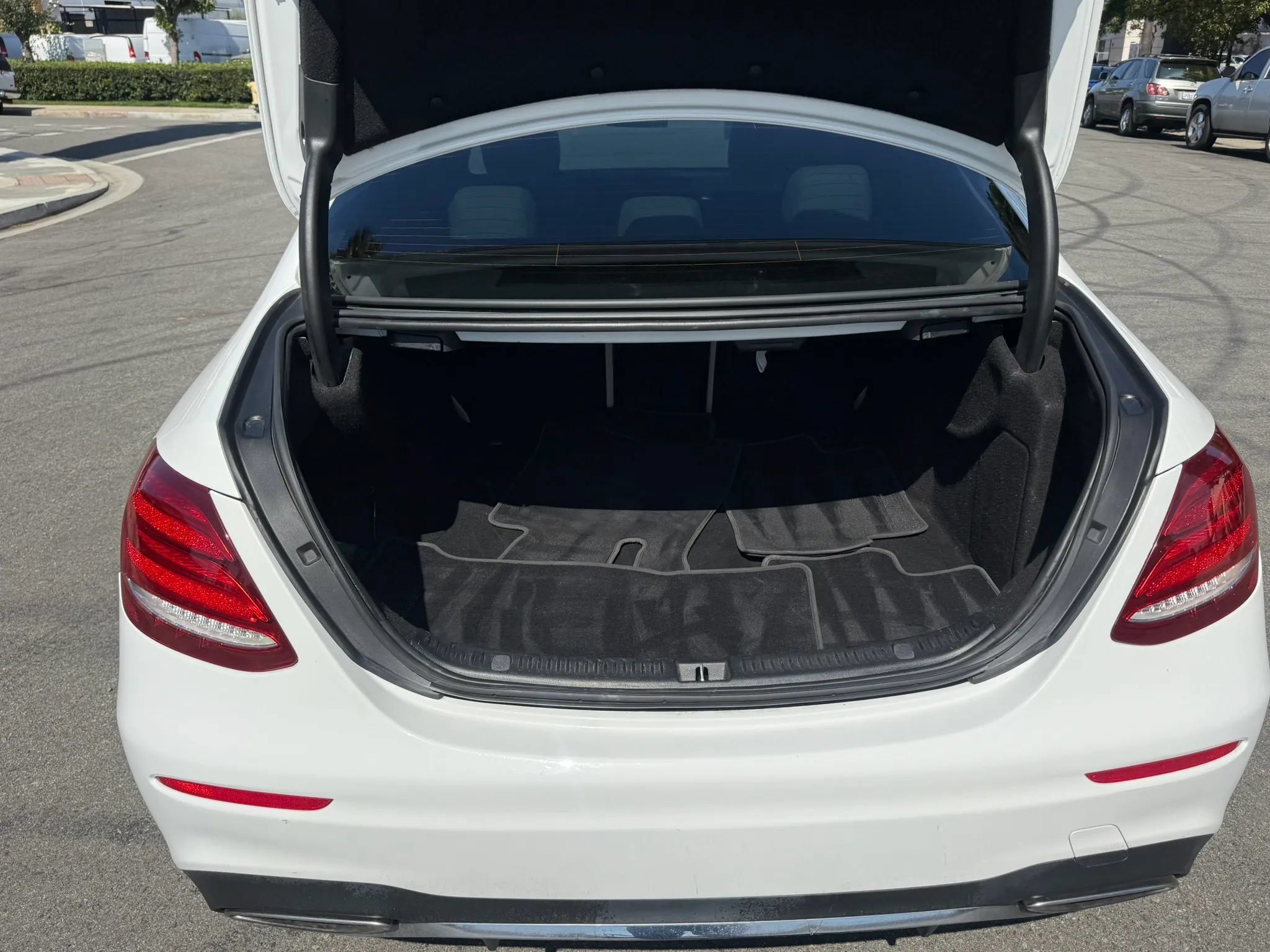Used 2020 Mercedes-Benz E 350 Sedan image 25