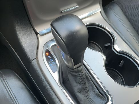 Used 2019 Jeep Grand Cherokee Altitude AWD/4WD image 15