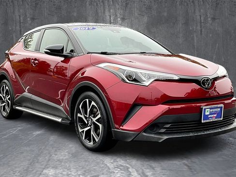 Used 2019 Toyota C-HR XLE image 3