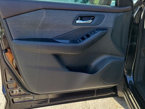 Used 2021 Nissan Rogue SV FWD image 16