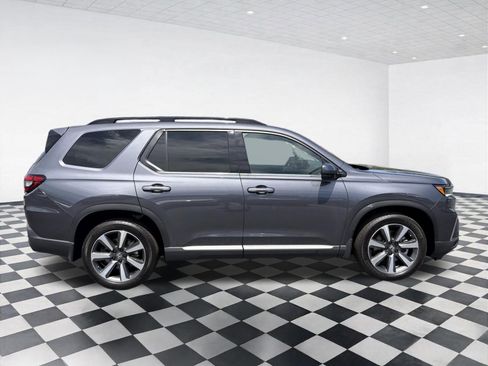 Used 2025 Honda Pilot Touring image 4