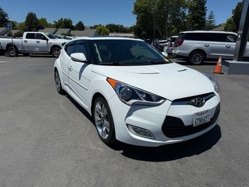 Used 2013 Hyundai Veloster w/ Style Pkg FWD image 3