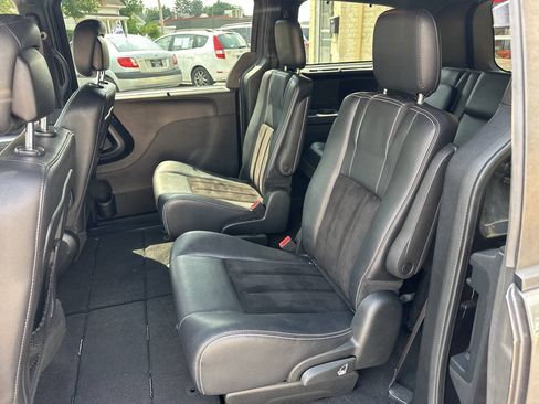 Used 2017 Dodge Grand Caravan SXT w/ Blacktop Package FWD image 7