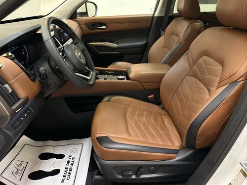 Certified 2024 Nissan Pathfinder Platinum image 4