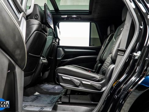 Used 2025 Cadillac Escalade V w/ LPO, ONYX Package AWD/4WD image 43