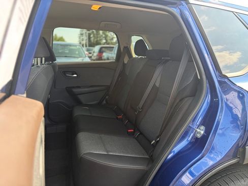 Used 2023 Nissan Rogue SV AWD/4WD image 10