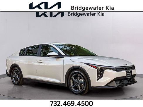 Certified 2025 Kia K4 FWD image 1