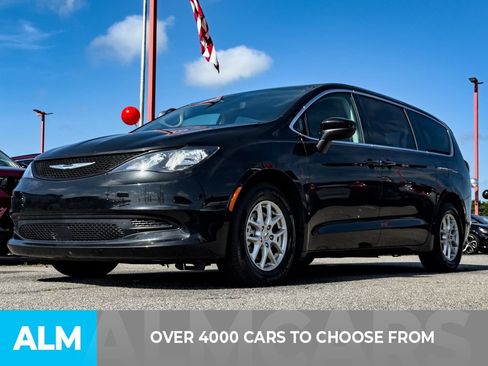 Used 2023 Chrysler Voyager LX FWD image 2
