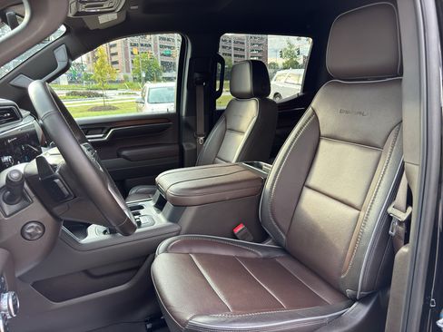 Used 2024 GMC Sierra 1500 Denali w/ Technology Package AWD/4WD image 12