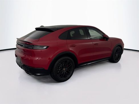 Used 2025 Porsche Cayenne GTS image 5