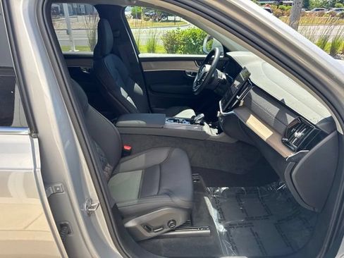 Certified 2025 Volvo XC90 B6 Plus AWD/4WD image 15