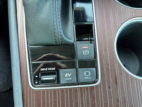 Used 2023 Toyota Sienna XLE FWD image 24