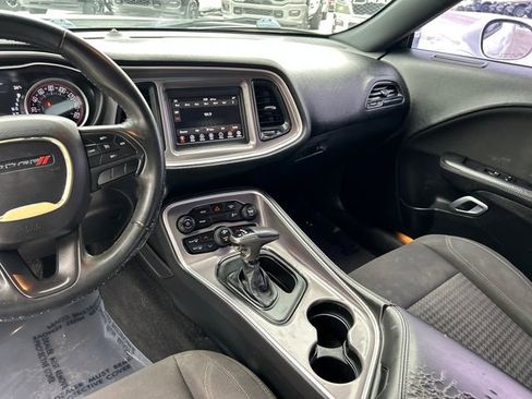 Used 2019 Dodge Challenger SXT image 10
