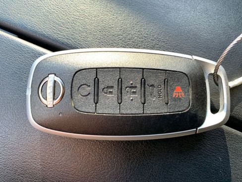 Used 2025 Nissan Rogue SV image 21